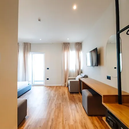 Sunset Shoreline - Sea View - Free Private Parking - Pool 호텔 Sarandë